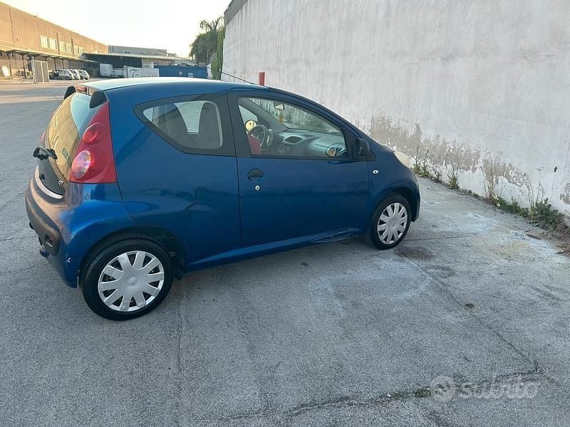Usata Peugeot 107 68 CV (50 kW) 2006 Utilitaria
