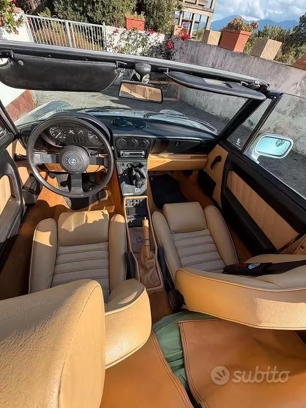 Usata Alfa Romeo Spider 128 CV (94 kW) 1990 Grigio Cabrio