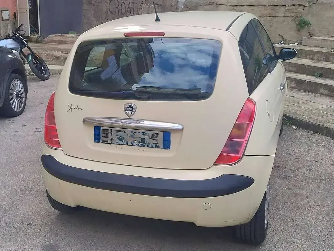 Usata Lancia Ypsilon 60 CV (44 kW) 2004 Giallo Utilitaria
