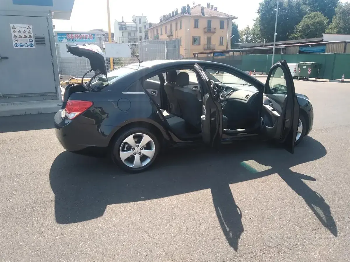Usata Chevrolet Cruze LT 150 CV (110 kW) 2010 Nero Berlina