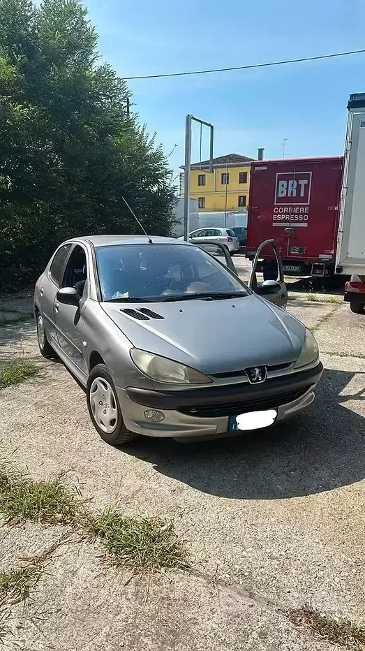 Usata Peugeot 206 75 CV (55 kW) 2002 Grigio Utilitaria