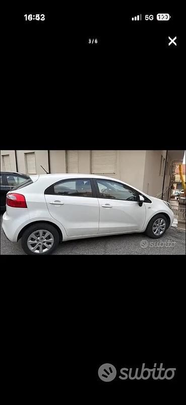 Usata Kia Rio 75 CV (55 kW) 2012 Bianco Utilitaria