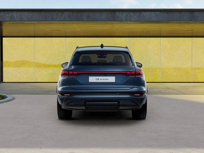 Nuova Audi Q6 e-tron S-Line 239 kW (326 CV) 2025 Blu plasma metallizzato SUV