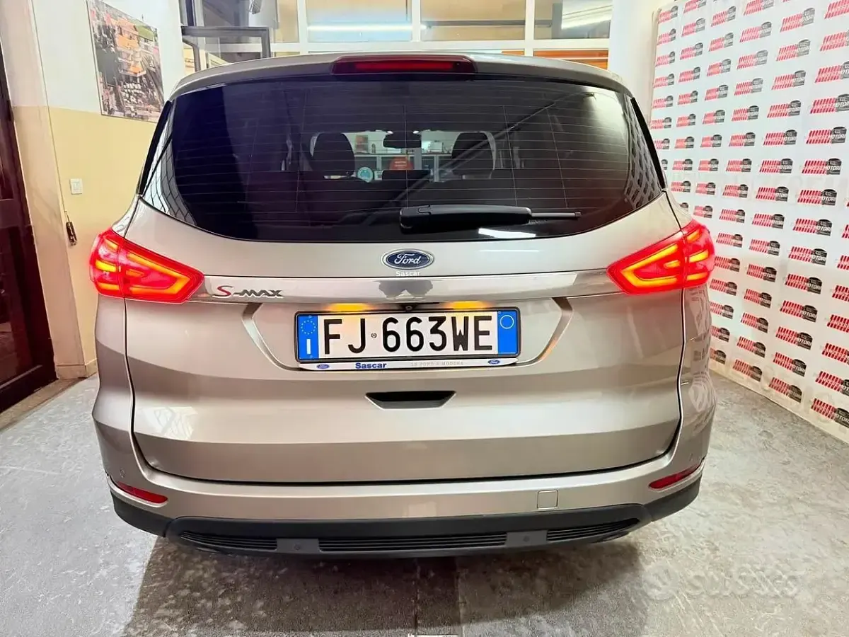 Usata Ford S-MAX S 150 CV (110 kW) 2017 Grigio Monovolume