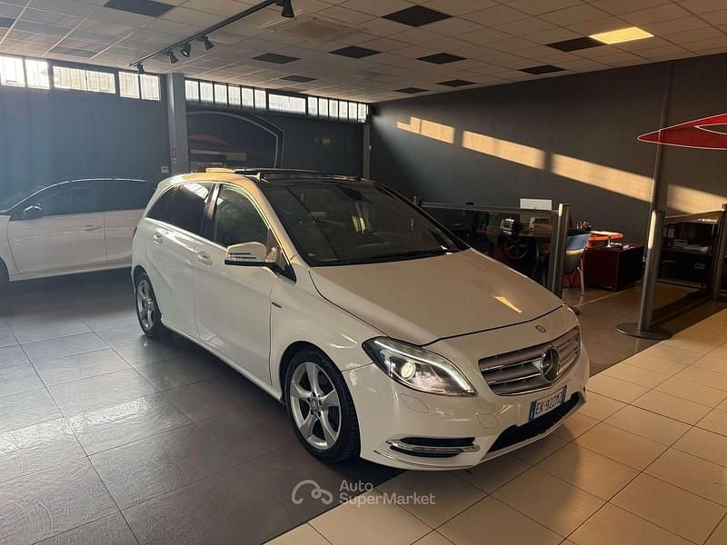 Usata Mercedes B180 Premium 109 CV (80 kW) 2012 Bianco Monovolume