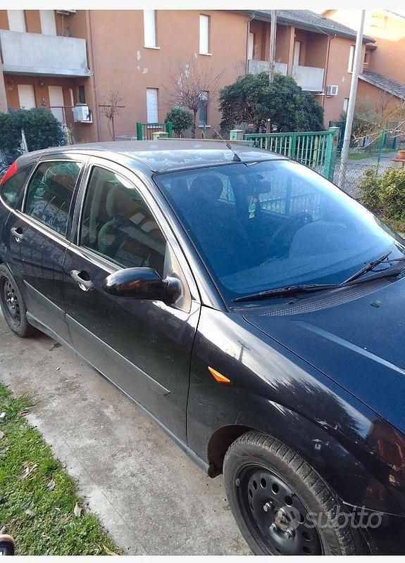 Usata Ford Focus 100 CV (73 kW) 2000 Nero Berlina