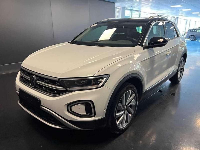 Bianco metallizzato Usata 2023 VW T-Roc Style SUV | 26.990 € (Buon prezzo) - Immagine 1/4