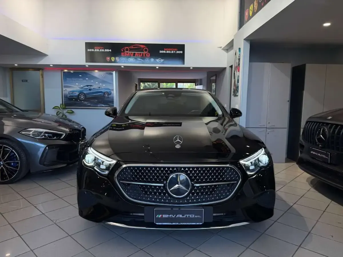 Usata Mercedes E220 AMG Line Premium Plus 197 CV (144 kW) 2024 Nero Berlina