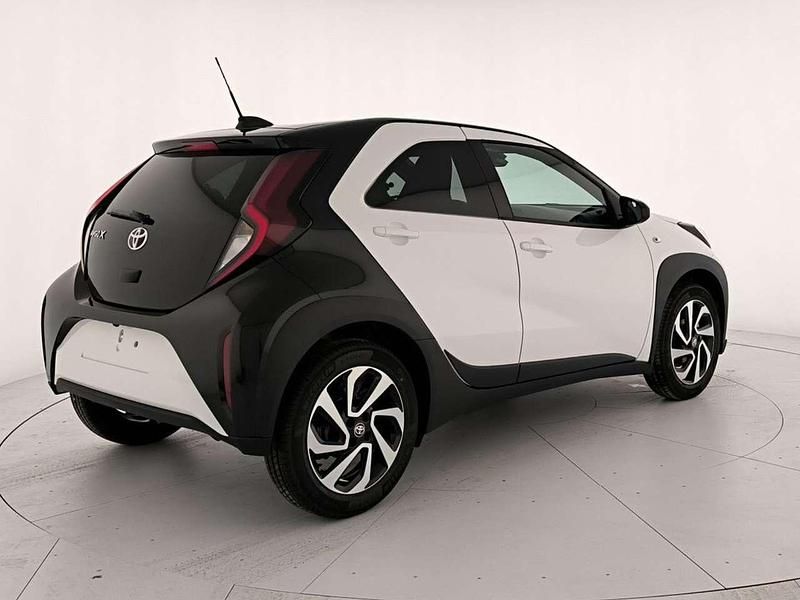 Nuova Toyota Aygo X Trend 72 CV (52 kW) 2025 Super white & black met SUV