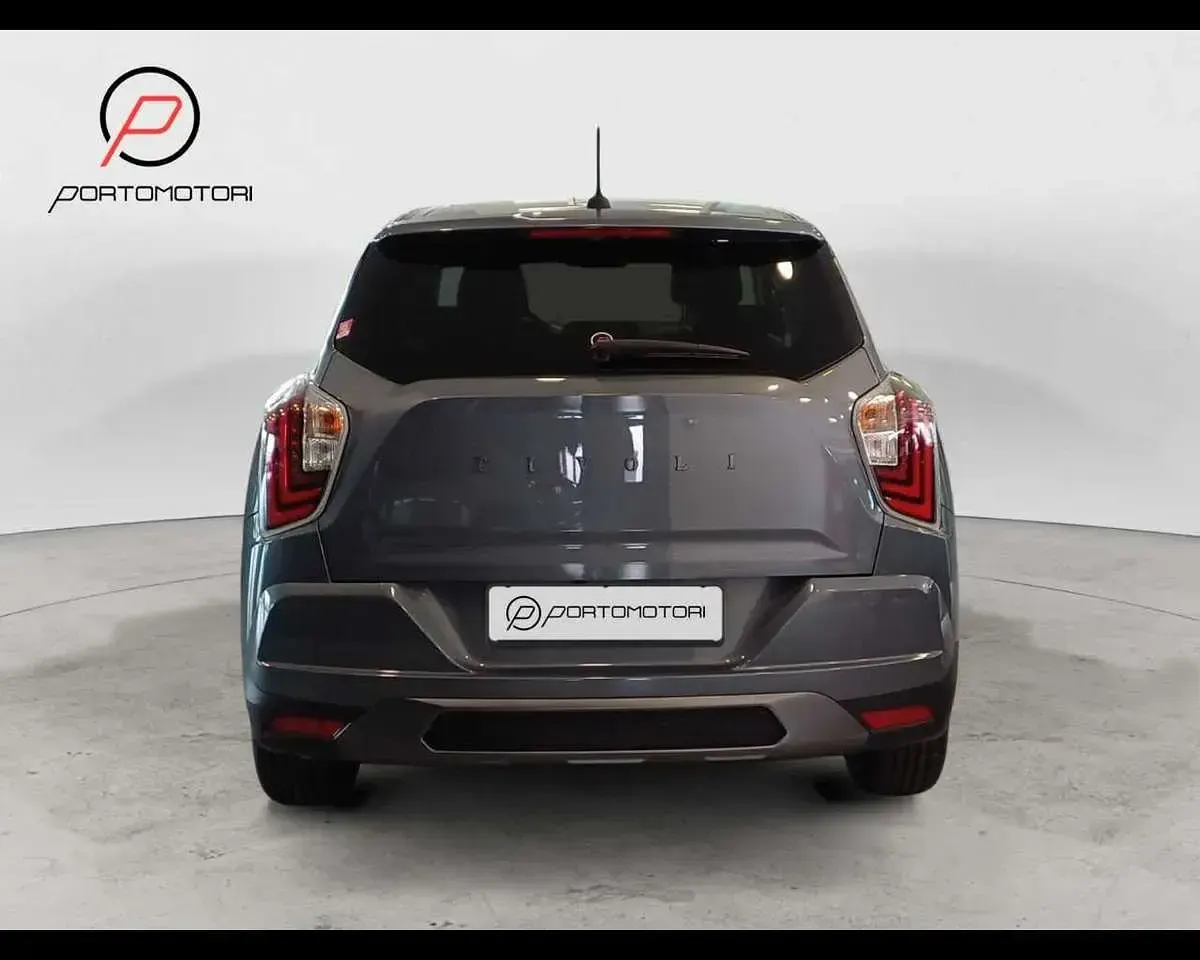 Nuova KGM Tivoli 135 CV (99 kW) 2025 Platinum gray SUV