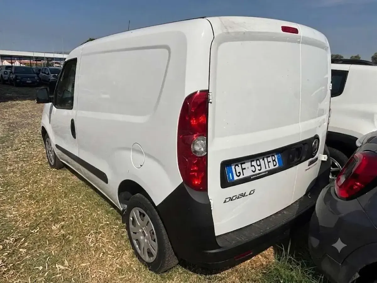 Usata Fiat Doblò Lounge 95 CV (69 kW) 2021 Bianco Monovolume