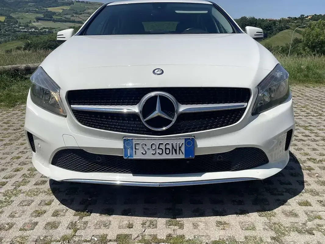 Usata Mercedes A180 109 CV (80 kW) 2016 Bianco Berlina