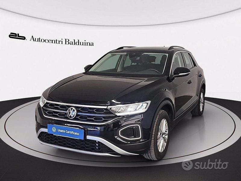 Nero perla Usata 2024 VW T-Roc Life SUV | 26.600 € (Buon prezzo) - Immagine 1/4