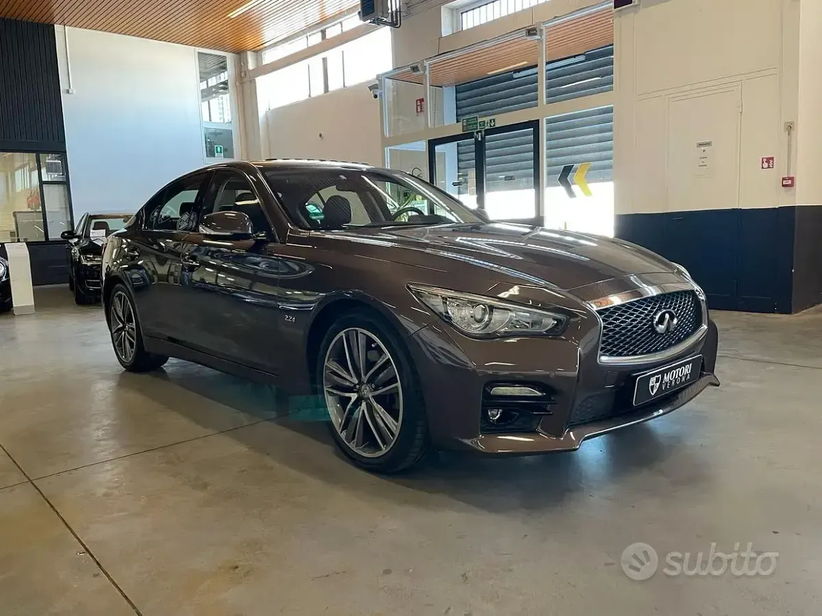 Usata Infiniti Q50 Sport Tech 170 CV (125 kW) 2014 Grigio Berlina
