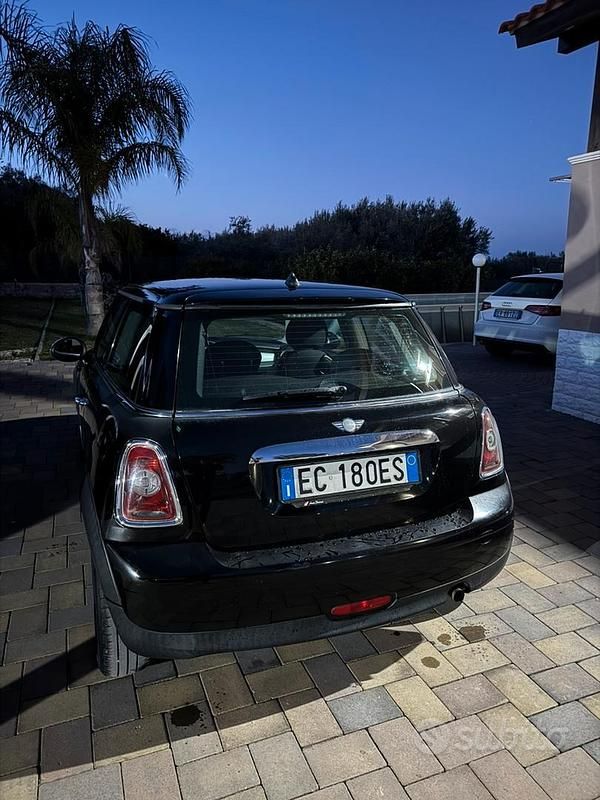 Usata Mini Cooper 75 CV (55 kW) 2010 Nero Utilitaria