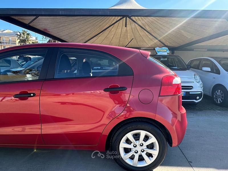Usata Kia Rio 84 CV (61 kW) 2012 Rosso Berlina