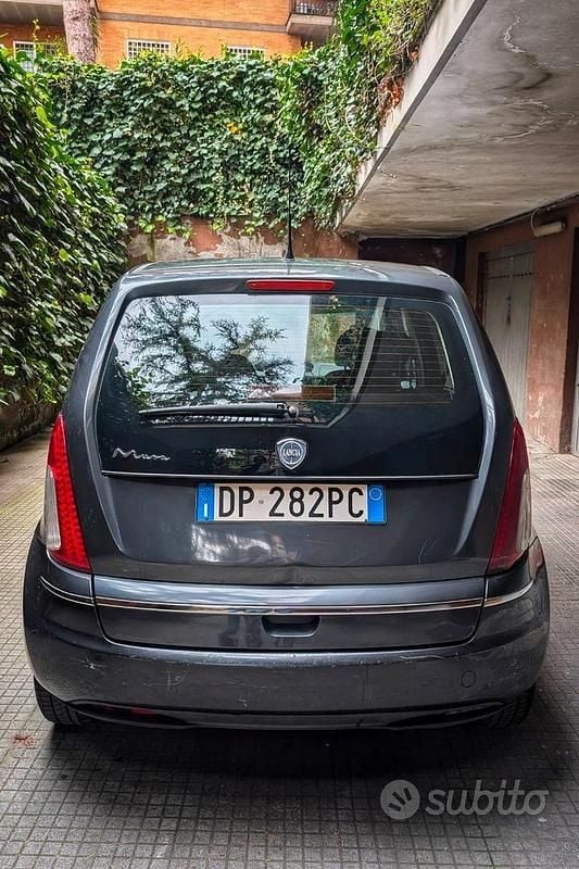 Gebraucht Lancia Musa 95 PS (69 kW) 2008 Grau Van / Kleinbus