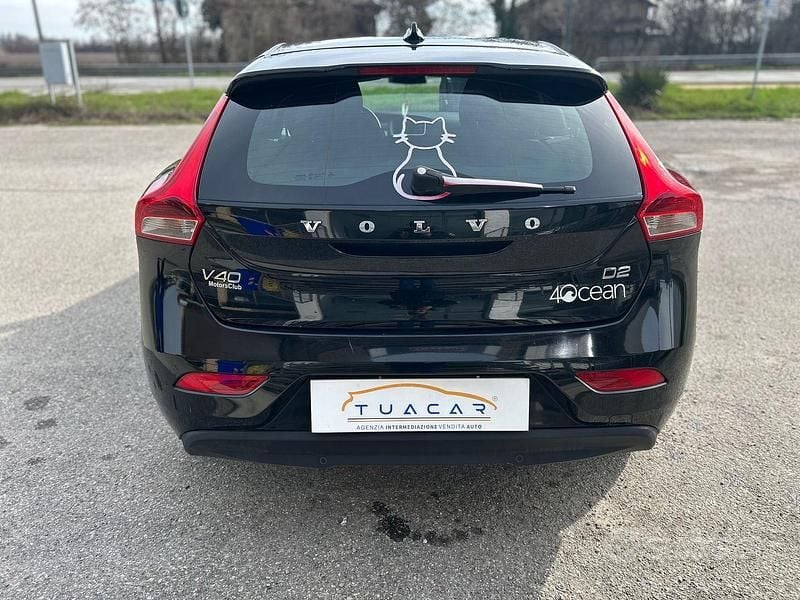 Usata Volvo V40 Kinetic 120 CV (88 kW) 2017 Nero Berlina