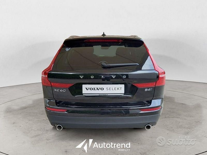 Usata Volvo XC60 Momentum 197 CV (144 kW) 2021 Nero SUV