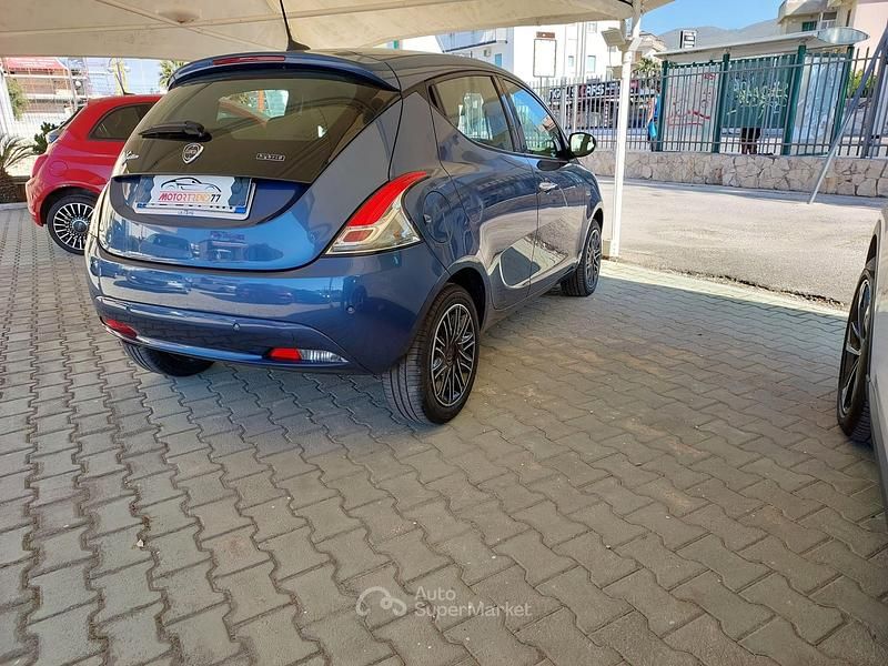 Usata Lancia Ypsilon 69 CV (50 kW) 2022 Blu Utilitaria