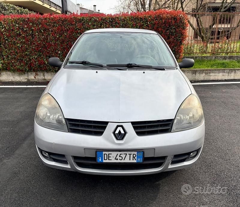 Usata Renault Clio II Dynamique 58 CV (42 kW) 2007 Grigio Berlina