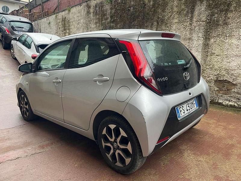 Usata Toyota Aygo 72 CV (52 kW) 2018 Other Utilitaria