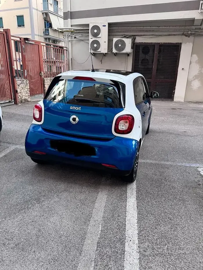 Usata Smart ForFour 71 CV (52 kW) 2016 Bluazzurro Utilitaria