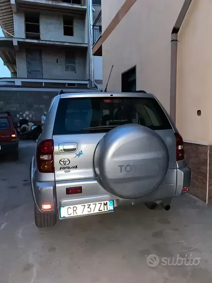 Usata Toyota RAV4 116 CV (85 kW) 2004 Grigio SUV