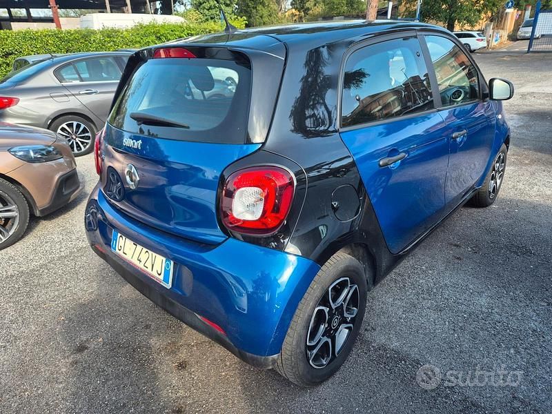 Usata Smart ForFour Prime 71 CV (52 kW) 2017 Blu Utilitaria