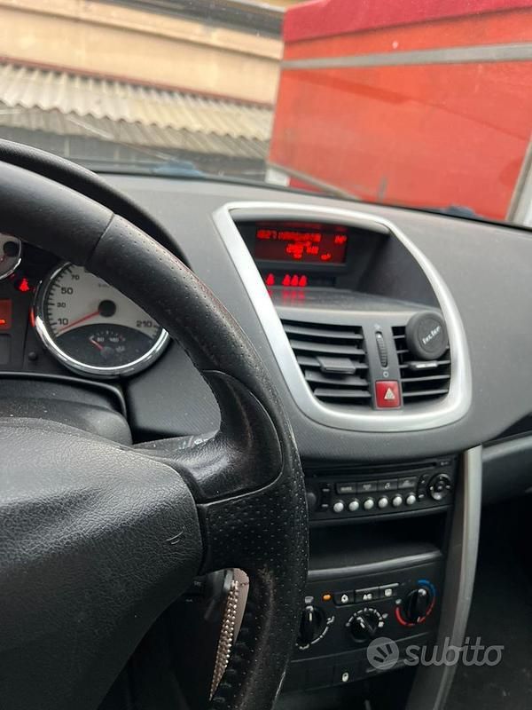 Usata Peugeot 207 110 CV (80 kW) 2008 Nero Berlina