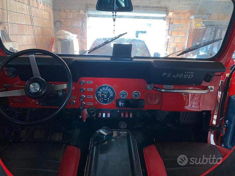 Używany Jeep CJ 1981 Czerwony