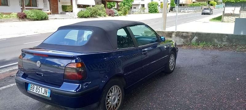 Usata VW Golf Cabriolet 101 CV (74 kW) 1999 Blu/azzurro Cabrio