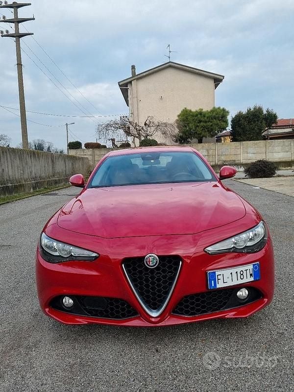 Usata Alfa Romeo Giulia Business Launch Edition 150 CV (110 kW) 2017 Rosso Berlina