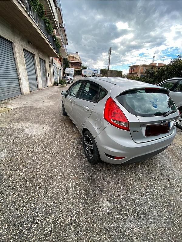 Usata Ford Fiesta 2009 Grigio Berlina