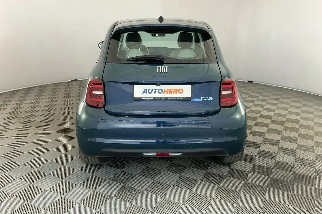 Usata Fiat 500e La Prima 86 kW (118 CV) 2021 Blu Utilitaria