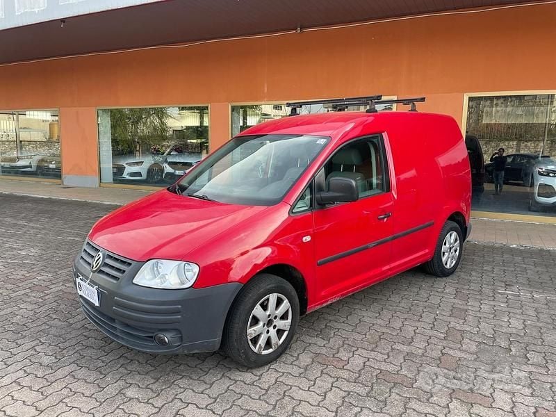 Usata VW Caddy 105 CV (77 kW) 2010 Rosso Monovolume