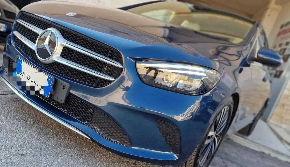 Usata Mercedes B180 Business 116 CV (85 kW) 2022 Blu/azzurro Utilitaria