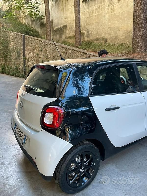 Usata Smart ForFour 64 CV (47 kW) 2017 Bianco Utilitaria