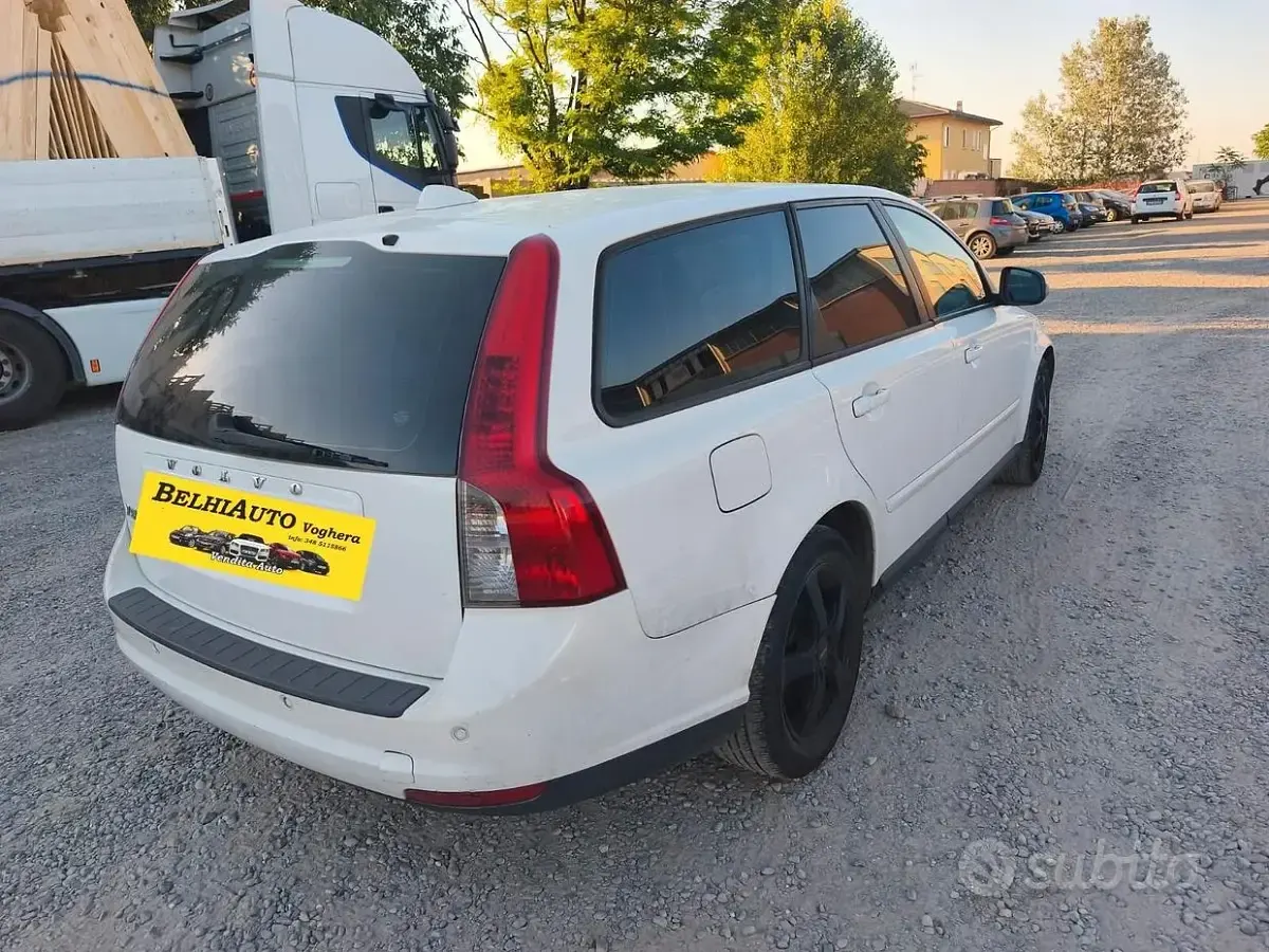 Usata Volvo V50 109 CV (80 kW) 2010 Bianco Station wagon