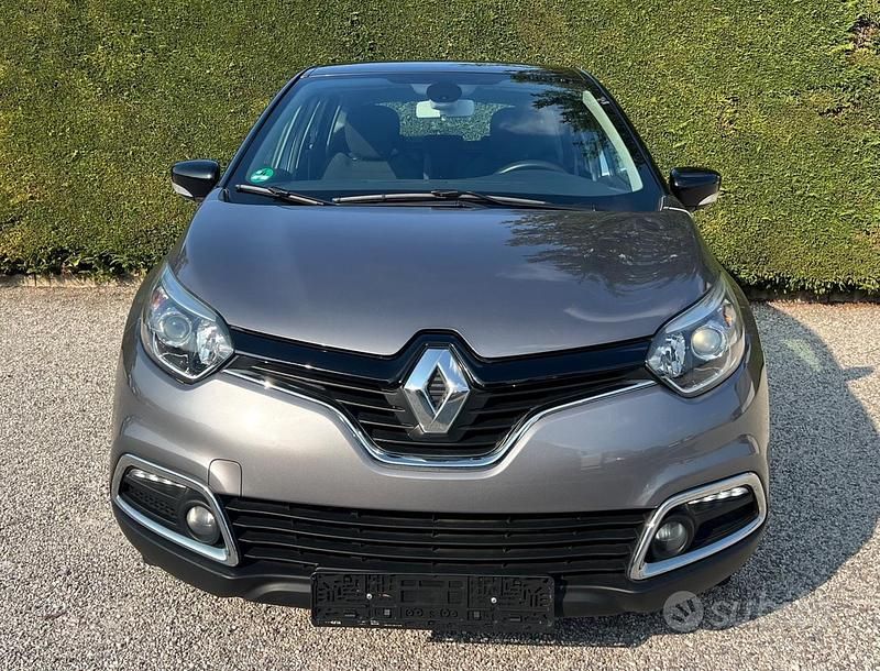 Usata Renault Captur 120 CV (88 kW) 2014 Grigio SUV