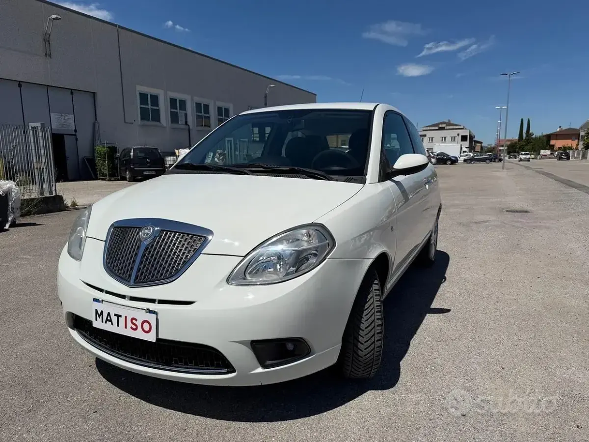 Usata Lancia Ypsilon 60 CV (44 kW) 2009 Marrone Utilitaria