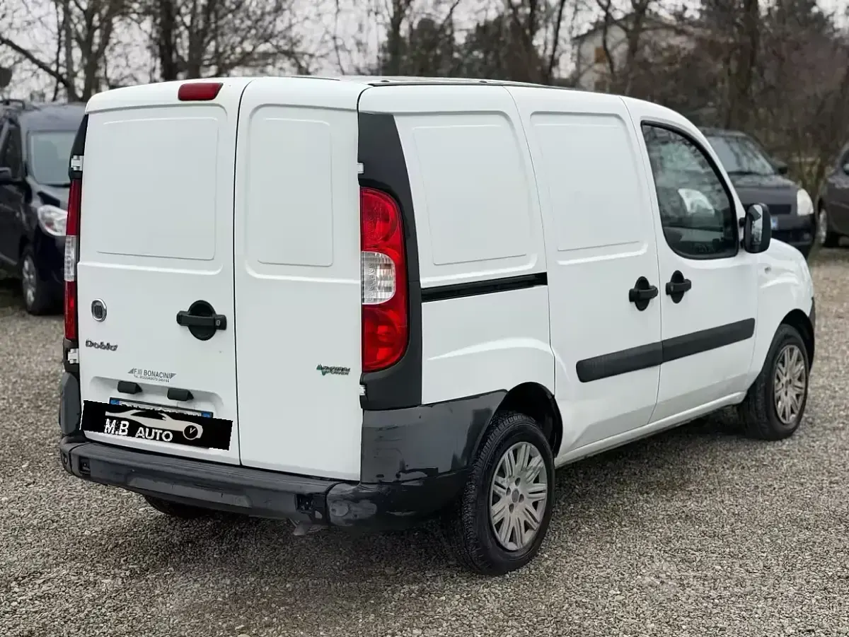Usata Fiat Doblò 103 CV (75 kW) 2009 Bianco Monovolume