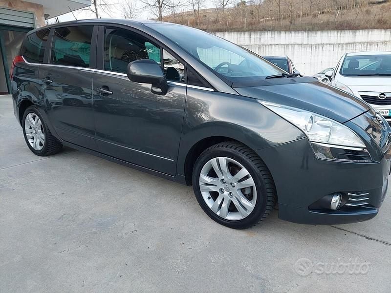 Usata Peugeot 5008 110 CV (80 kW) 2010 Blu Monovolume