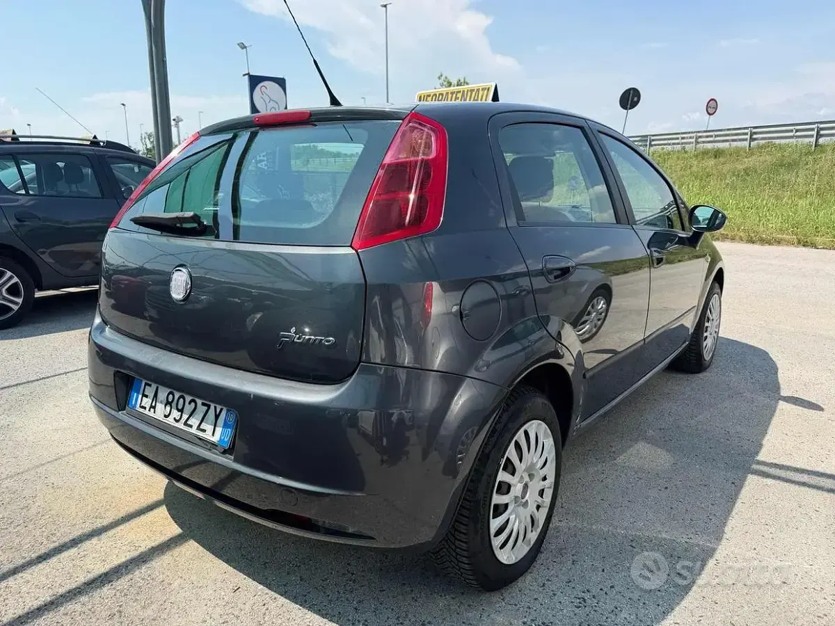 Usata Fiat Grande Punto 65 CV (47 kW) 2010 Nero Utilitaria