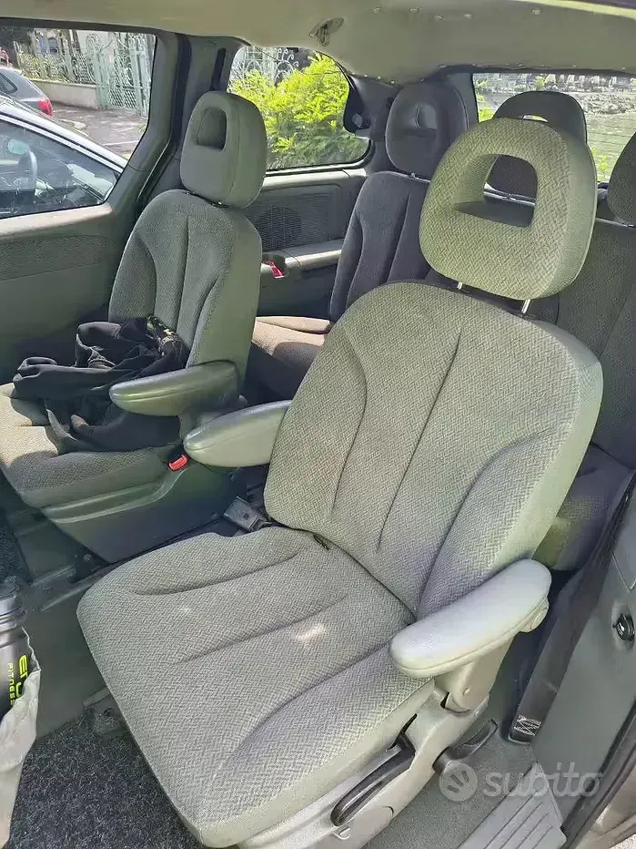 Usata Chrysler Grand Voyager 143 CV (105 kW) 2008 Grigio Monovolume
