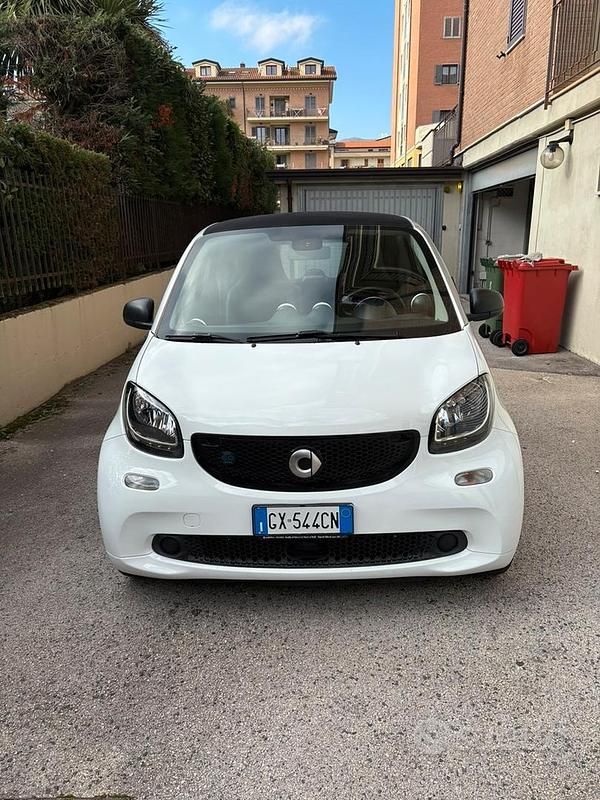 Bianco Usata 2019 Smart ForTwo Electric Drive Coupé | 9400 € - Immagine 1/4