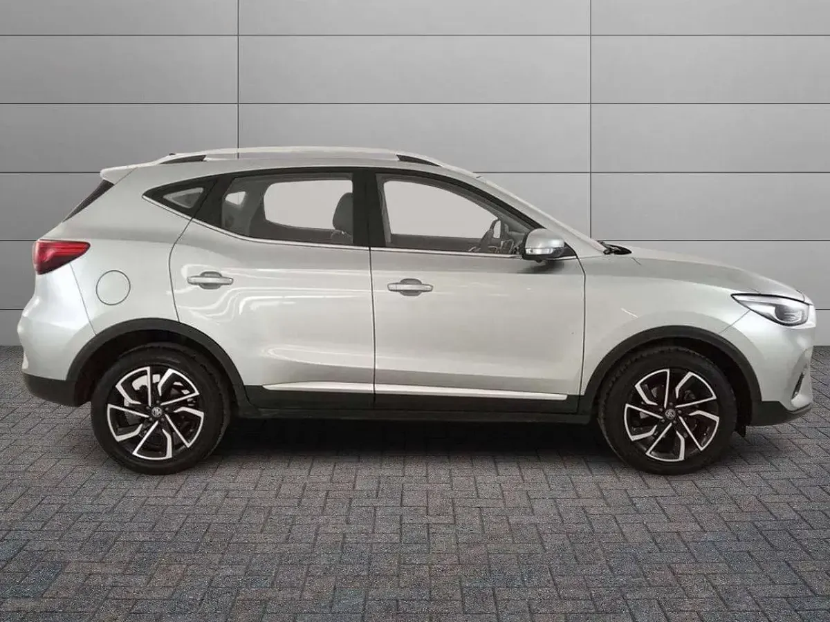 Usata MG ZS 106 CV (77 kW) 2024 Argento SUV