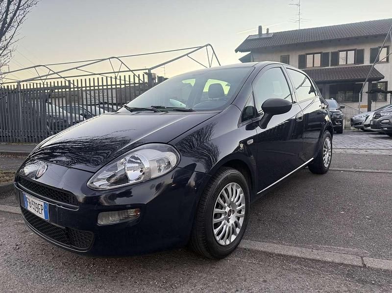 Usata Fiat Punto Lounge 77 CV (56 kW) 2015 Blu/azzurro Berlina