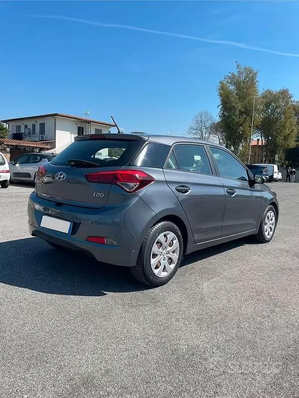 Usata Hyundai i20 2016 Grigio Berlina