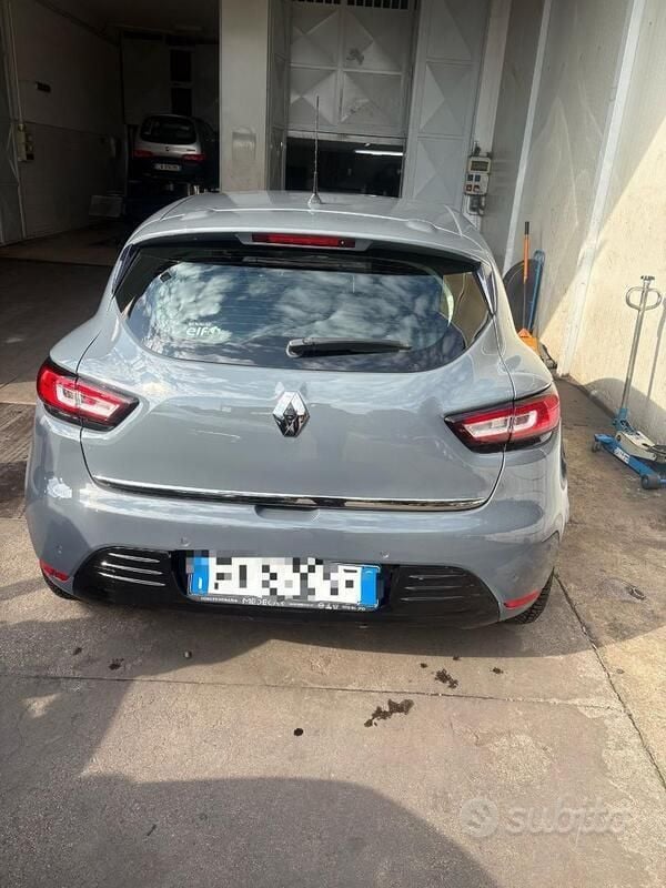 Grigio Usata 2019 Renault Clio IV Life Tre volumi | 11.000 € (Buon prezzo) - Immagine 1/4